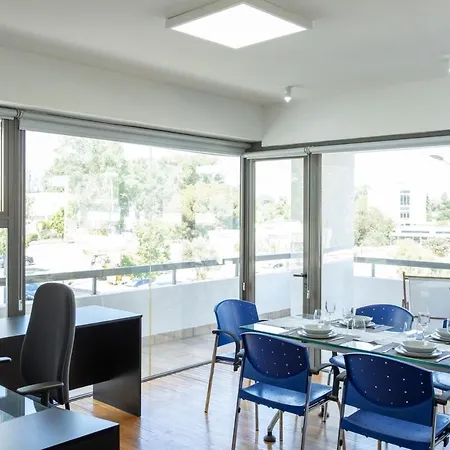 Cosy & Bright European Uni *