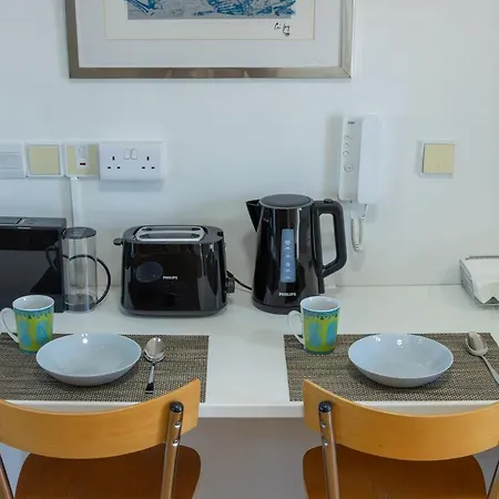 Cosy & Bright European Uni