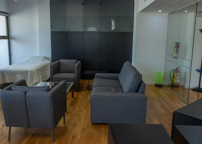 Cosy & Bright European Uni Lägenhet *