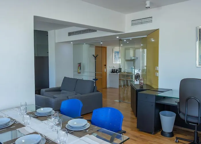 Cosy & Bright European Uni Lägenhet