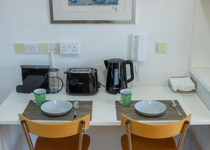 Cosy & Bright European Uni