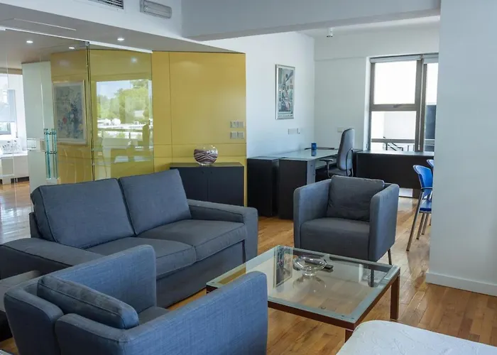 Cosy & Bright European Uni Lägenhet