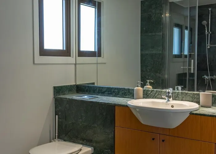 Cosy & Bright European Uni Lägenhet *